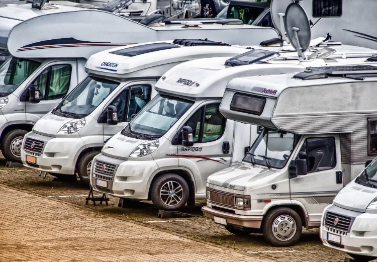 Wo bleibt da die Freiheit? Mancherorts stehen die Wohnmobile dicht-an-dicht.