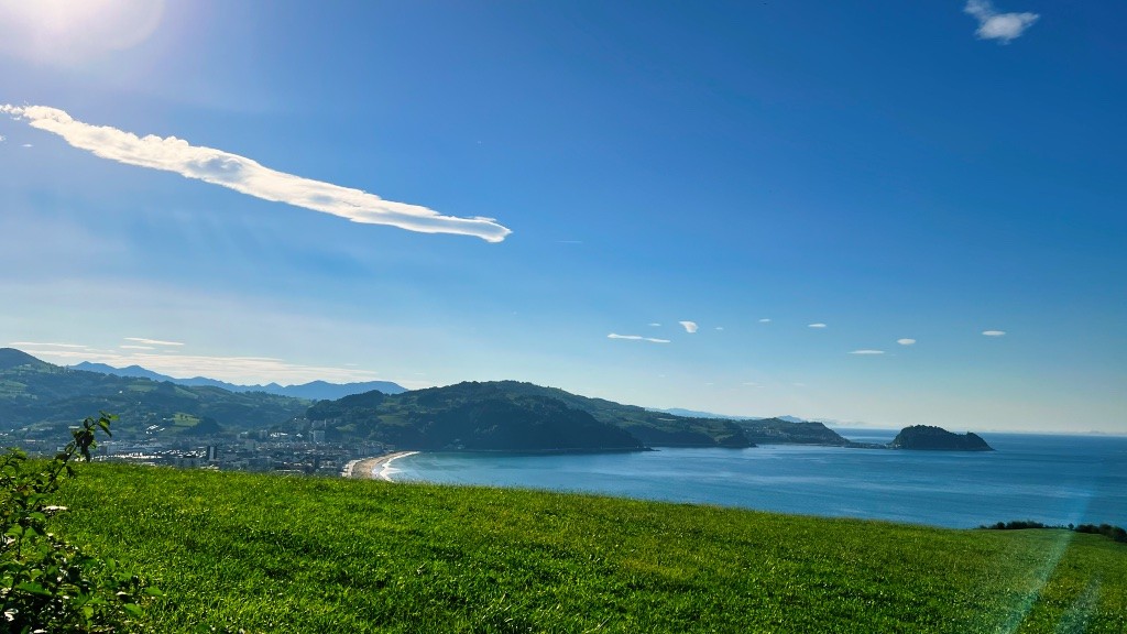 Der Campingplatz ist auf einem Hügel der baskischen Ortschaft Zarautz und bietet eine tolle Aussicht auf den Atlantik.