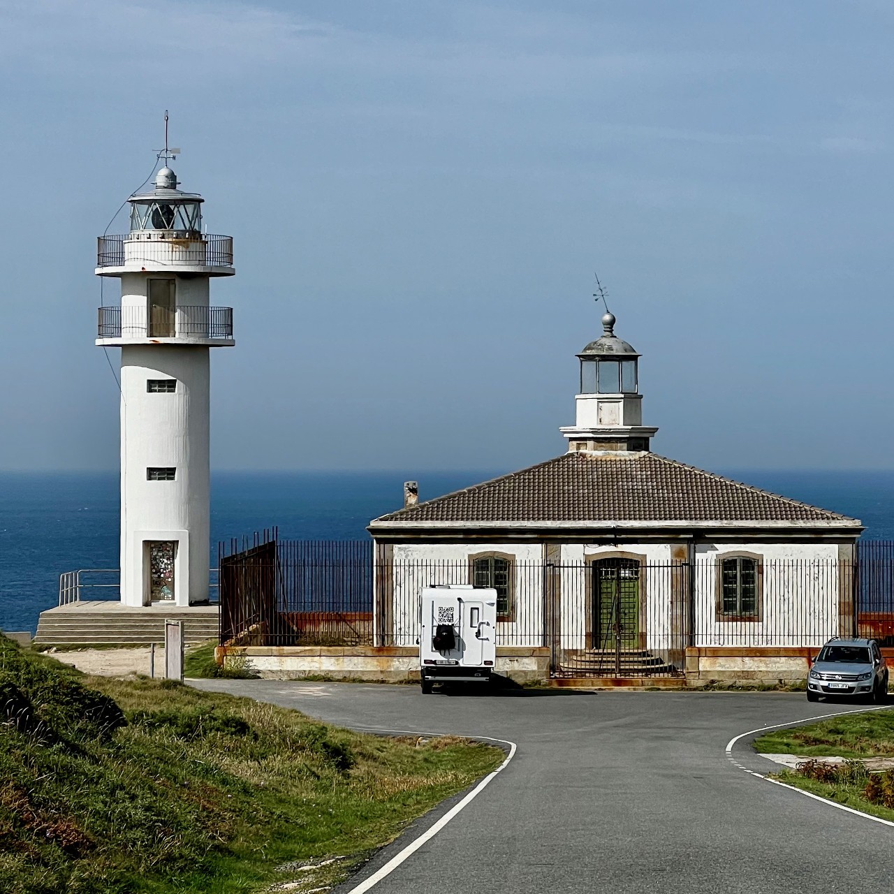 Auf dem Cabo Touriñán hat es beim Leuchtturm zu wenig Platz, um dort die Nacht mit dem Camper zu verbringen.