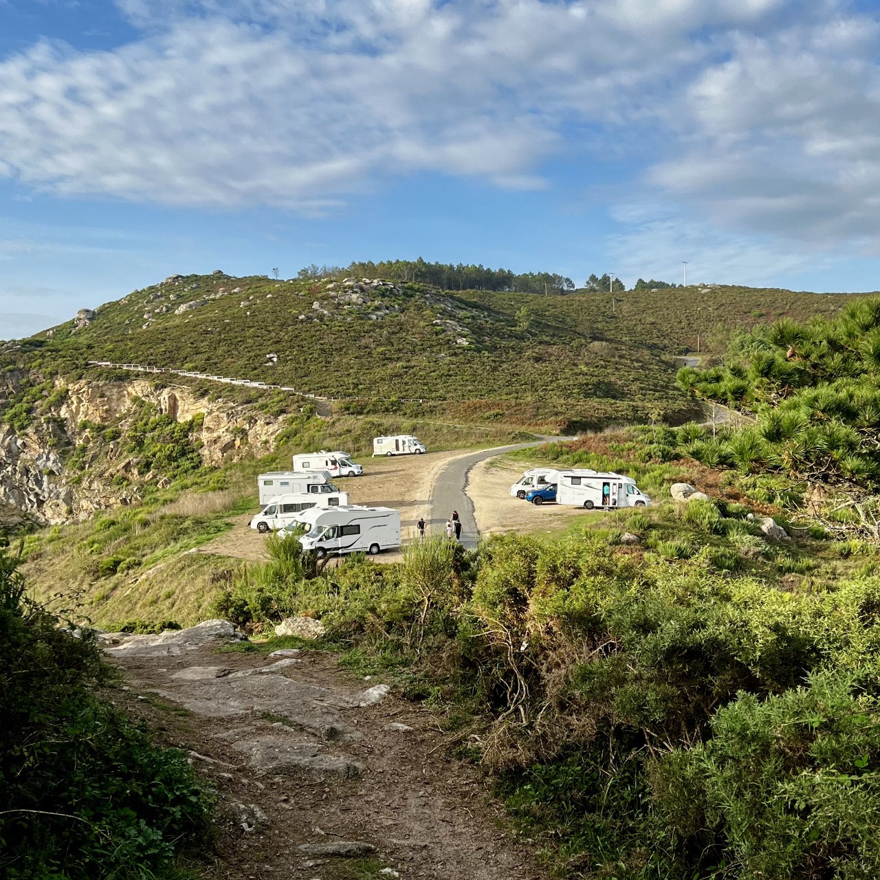 Am Capo Fisterra gibt es in der Nähe des Leuchtturms auch ein paar Plätze, um mit dem Camper zu stehen.